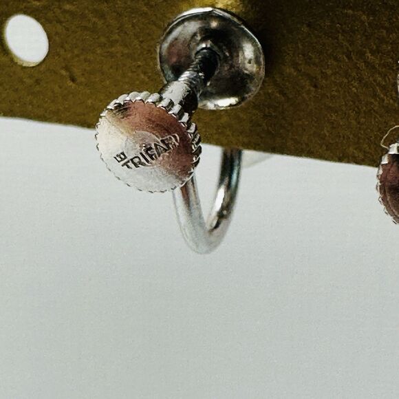 Vintage Crown Trifari Heart Shaped Rhinestone Earrings Screw Back Silver Tone - Picture 6 of 11